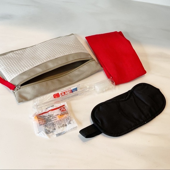 Swiss Travel Flight Toiletry Bag Kit - Picture 11 of 11